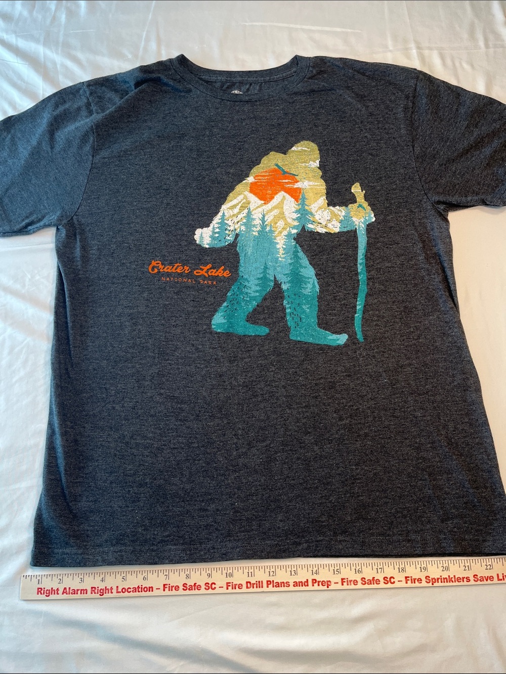 The Duck Company Crater Lake National Park Bigfoot Sasquatch Graphic Tee Large